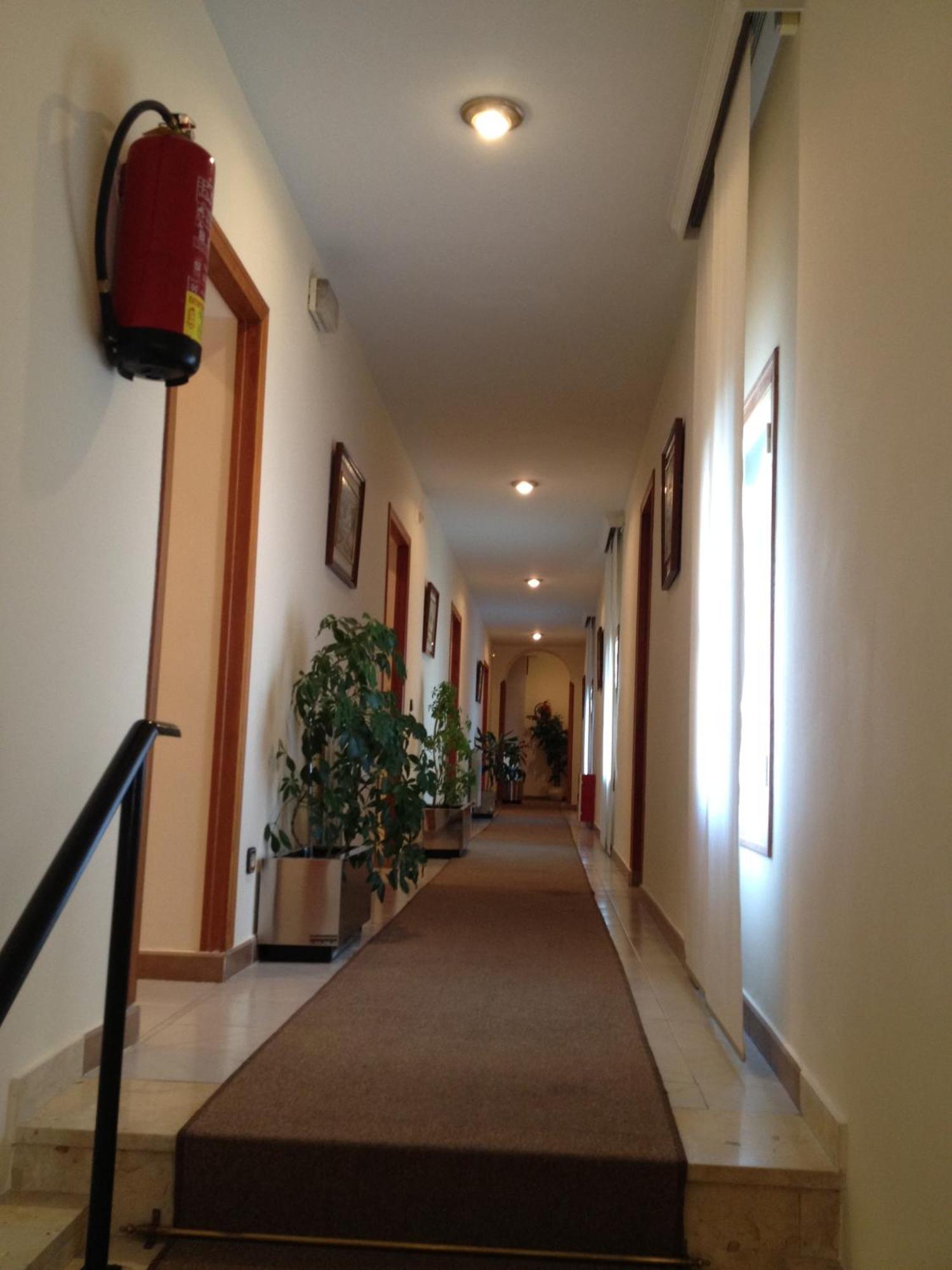 Hostal Cervantes Valdemoro Bagian luar foto