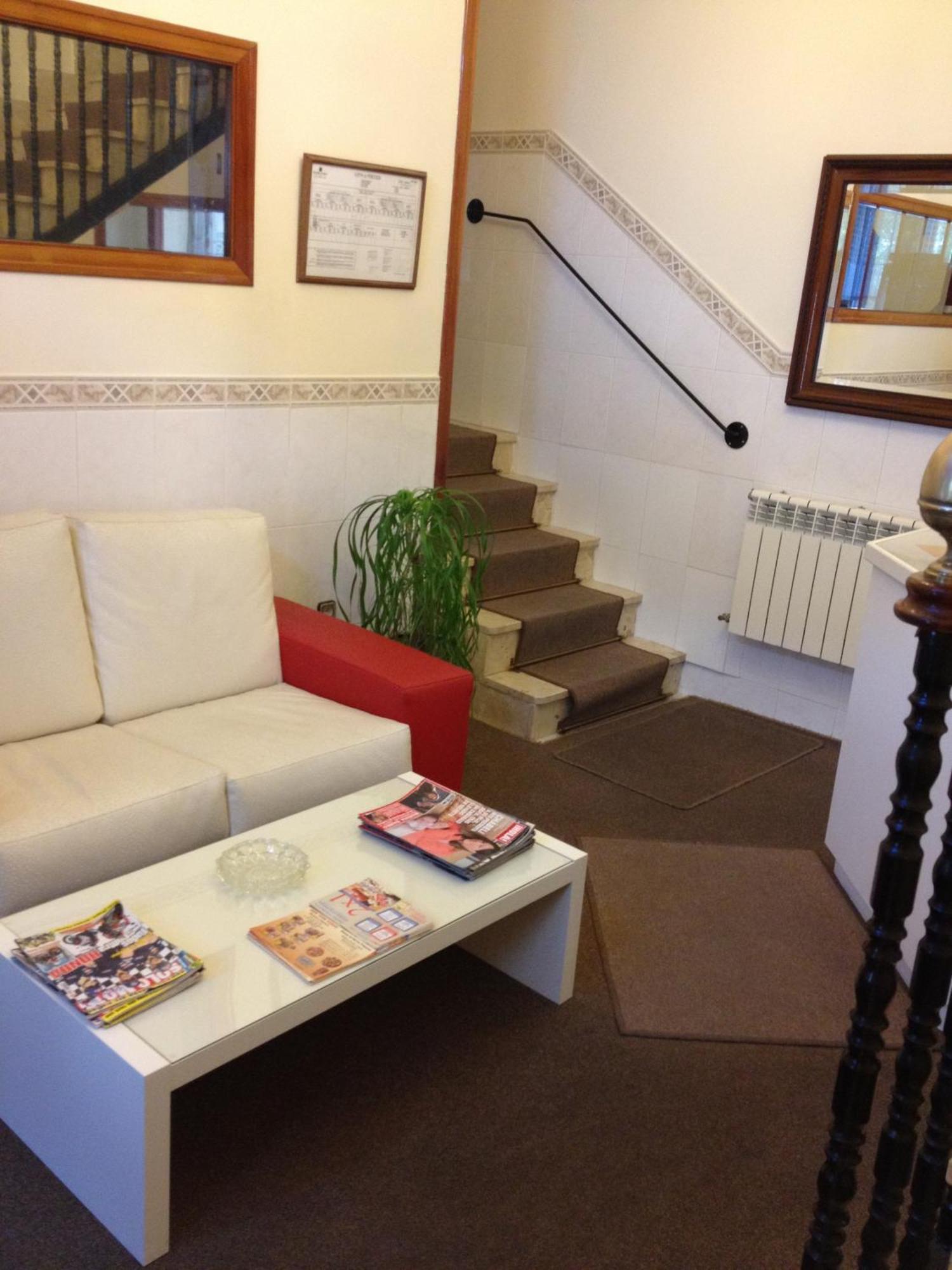 Hostal Cervantes Valdemoro Bagian luar foto