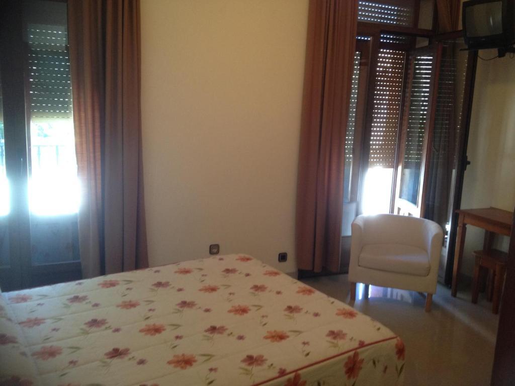 Hostal Cervantes Valdemoro Ruang foto