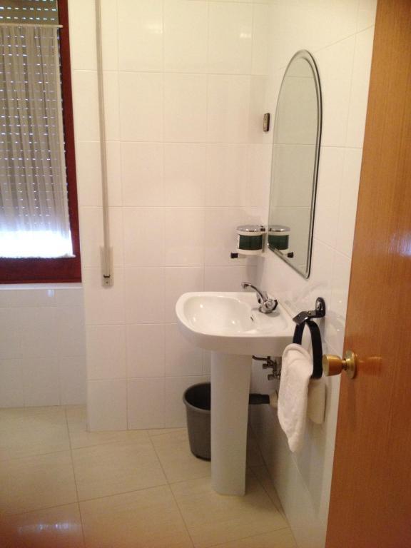 Hostal Cervantes Valdemoro Ruang foto