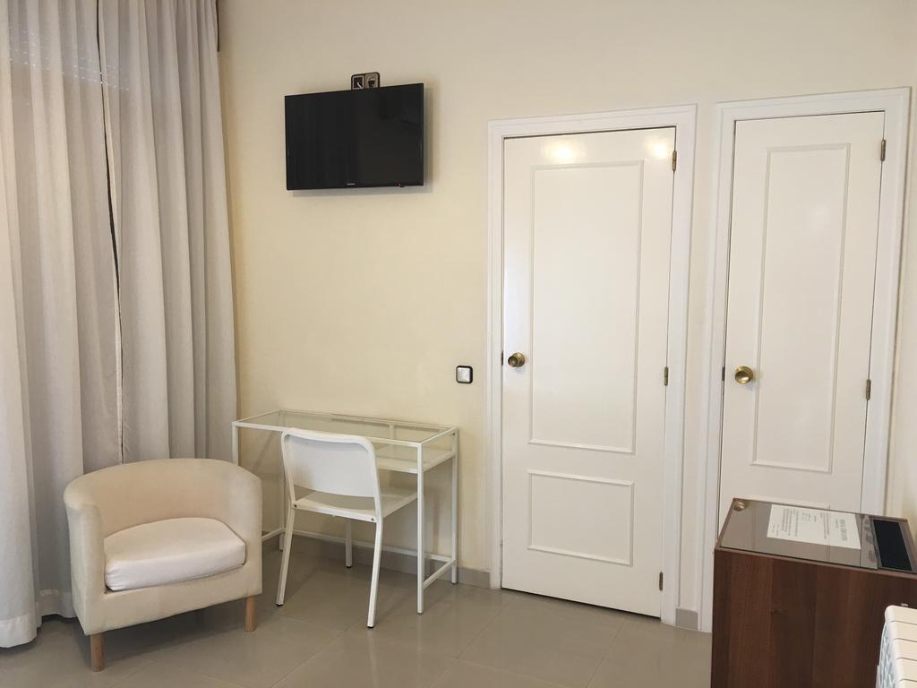 Hostal Cervantes Valdemoro Bagian luar foto