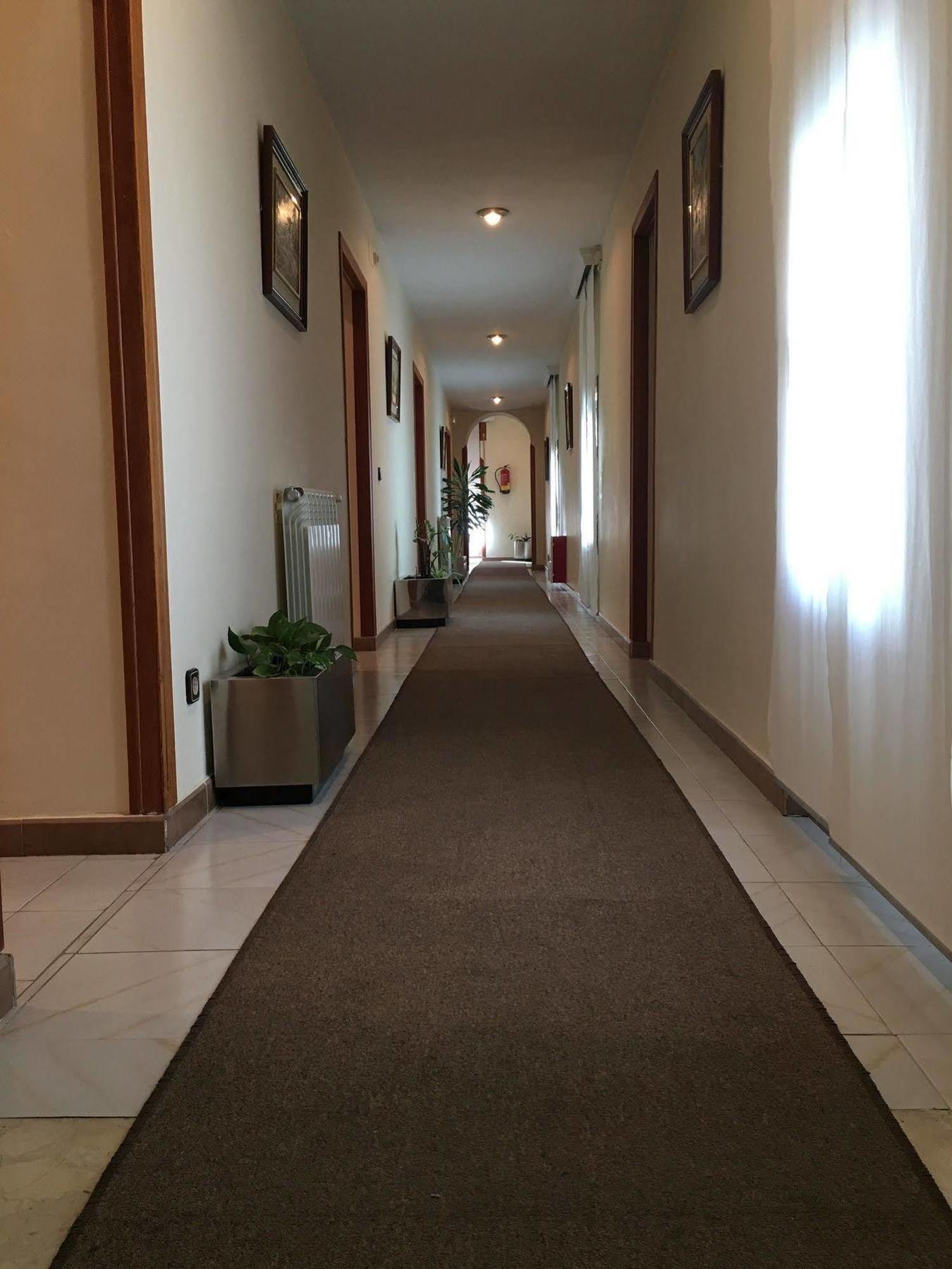 Hostal Cervantes Valdemoro Bagian luar foto