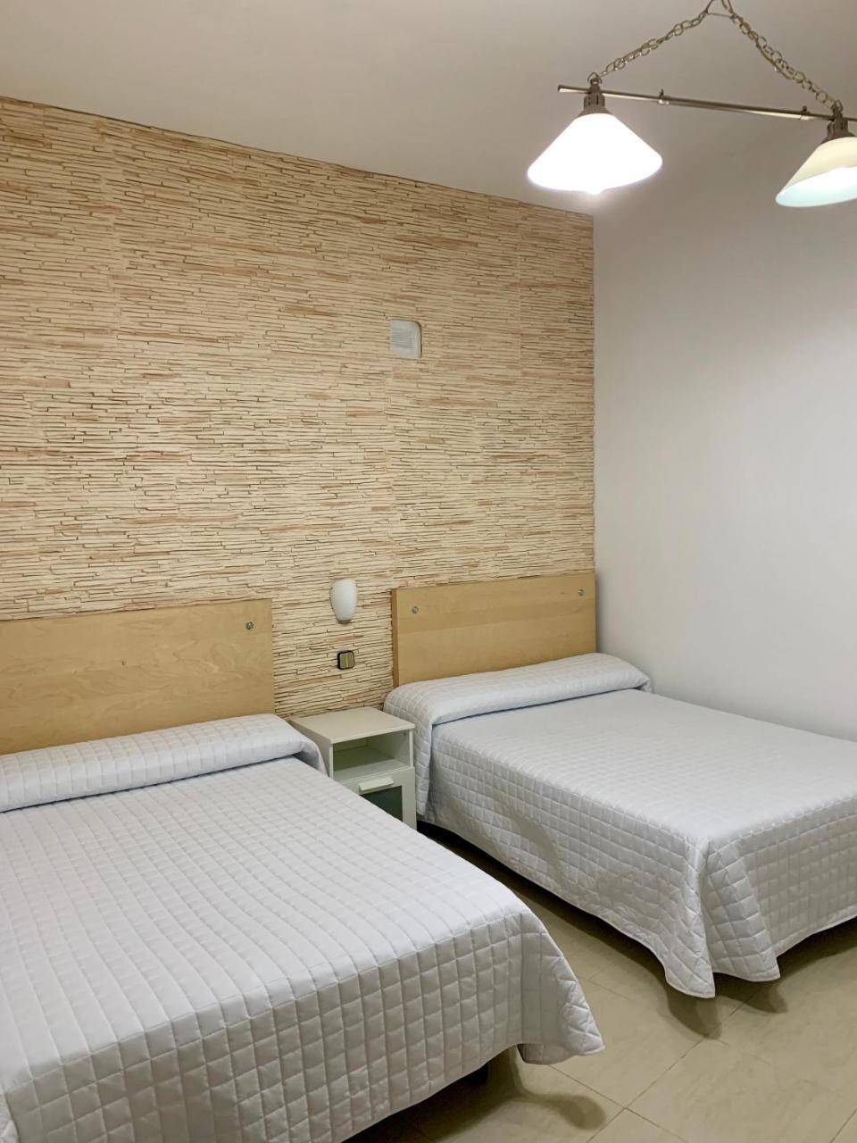 Hostal Cervantes Valdemoro Bagian luar foto